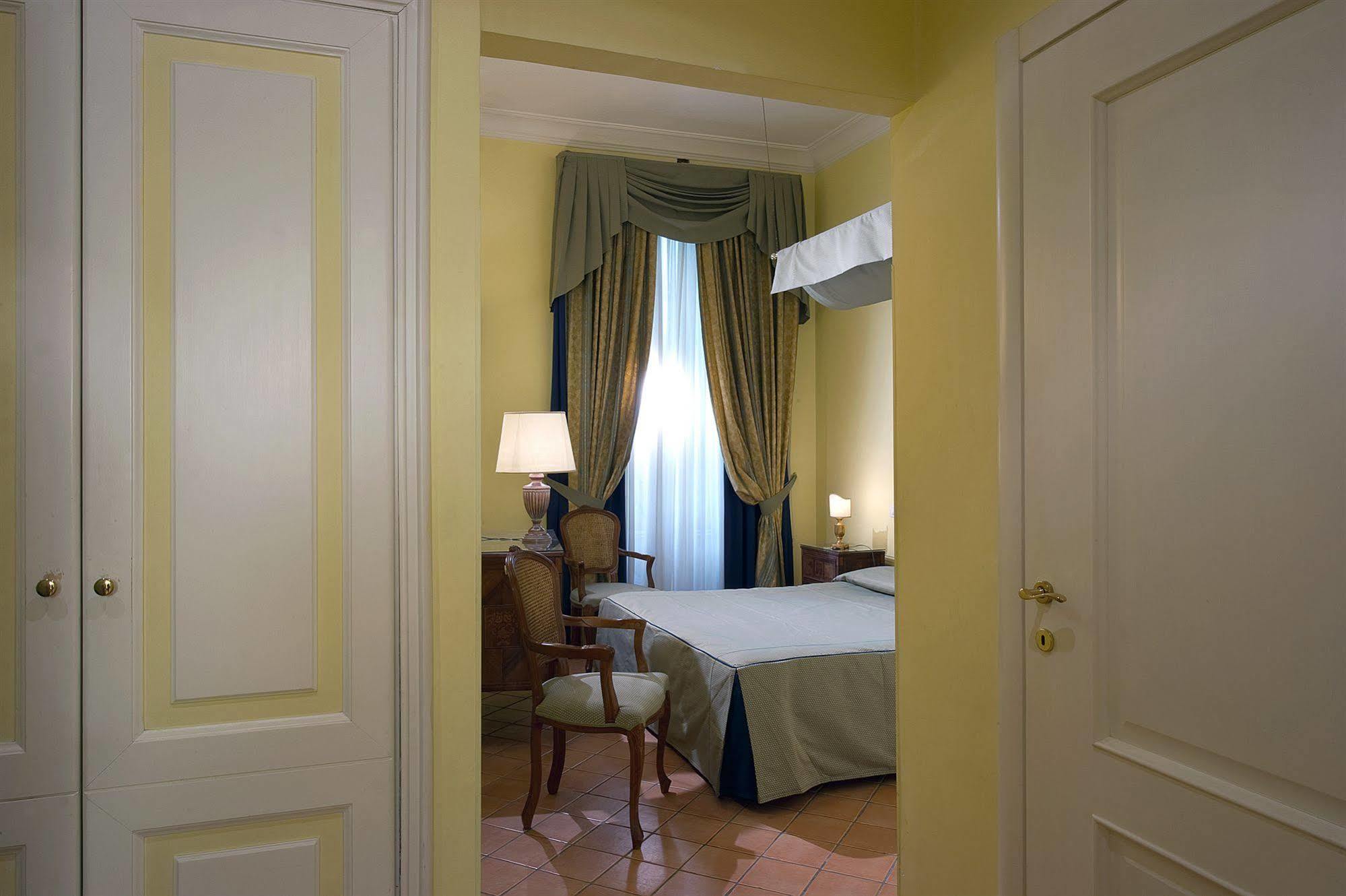Chiaja Hotel De Charme Napoli Eksteriør billede